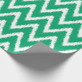 Jade Asian Moods Ikat Chevrons Geschenkpapier (Ecke)