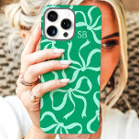 Jade Bow Monogram iPhone 16 Pro Max Hülle<br><div class="desc">Dress up your phone in style mit diesem schicken und trendigen Jade Handy Gehäuse! Mit einem spielerischen Muster von handgezeichnet Bögen und personalisiert mit Ihrem Monogramm ist dieser Fall die perfekte Mischung aus Mode und Funktion. Aus langlebigen Materialien gefertigt, um Ihr Telefon vor alltäglichen Stößen und Kratzern zu schützen. Eine...</div>