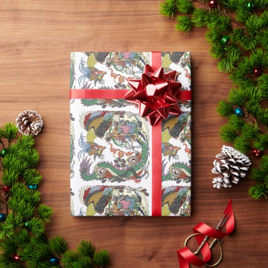 Jade Dragon und Gold Phoenix spielen mit einer Per Geschenkpapier (Feiertagsgeschenk)