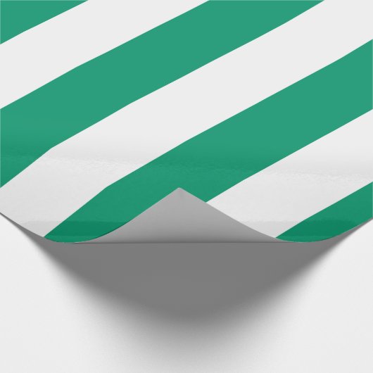 Jade Green White Extra Large Stripe Muster Geschenkpapier (Ecke)