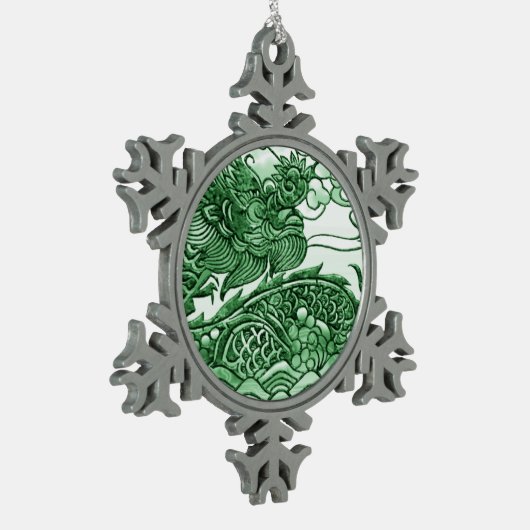 Jade-grüner Drache-Medaillon Schneeflocken Zinn-Ornament (Links)