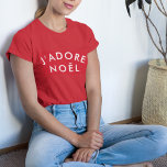 J'adore Weihnachten | Moderne Liebe Weihnachten St T-Shirt<br><div class="desc">Einfaches,  stilvolles J'adore Weihnachten" zitiert Kunst Frauen T - Shirt mit moderner,  minimalistischer Typografie in Weiß in einem trendigen festlichen Stil. Das Zitat übersetzt in "I Liebe Weihnachten" auf Französisch. Das perfekte Geschenk oder Accessoire für die Weihnachtszeit!</div>