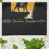 Jagd ADD NAME Außerhalb des Elk Wilderness Camp Geschirrtuch (Gefaltet)