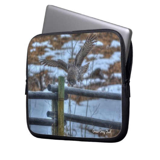 Jagd auf Große Grauschnecke Raptor Winter Wildlife Laptopschutzhülle (Vorderseite Links)