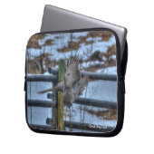 Jagd auf Große Grauschnecke Raptor Winter Wildlife Laptopschutzhülle (Vorderseite Links)