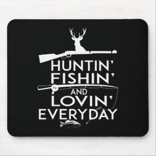 Jagd auf Shirt und Liebe im Alltag - Land Mousepad