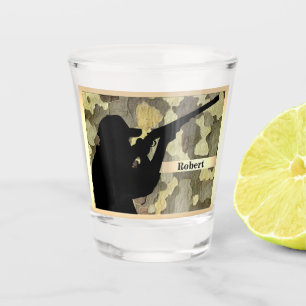 Jagd-Silhouette auf dem Camouflage-Druck Schnapsglas