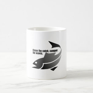 Jage den Fang, erobere die Wellen. Kaffeetasse