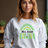 Jage den Regenbogen zum Glück! Personalisiertes T- T-Shirt