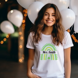 Jage den Regenbogen zum Glück! Personalisiertes T- T-Shirt