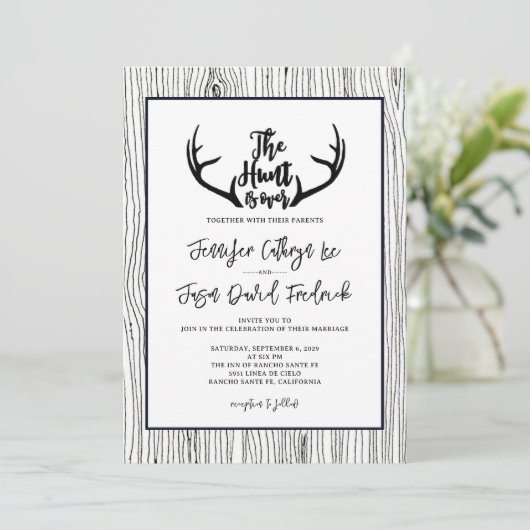 "Jagen ist vorbei" Rustikale Hochzeit des Holzlied Einladung (Stehend Vorderseite)