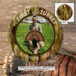 Jäger Foto ERSTE TÜRKEI Jagd Camouflage Keramik Ornament<br><div class="desc">Erinnern Sie sich an ihre erste Truthahnjagd, indem Sie ein spezielles Sake-Ornament kreieren. Der Text kann nach Belieben geändert oder gelöscht werden. Der Hintergrund hat ein robustes, handgemaltes Aquarelldesign in tarnen Brauntönen und Grüntönen. FOTO-TIPP: Wählen Sie ein Foto mit dem Thema in der Mitte und/oder schneiden Sie das Bild vor...</div>