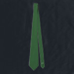 Jäger-Grüngarten und Trauzeuge-Initiale Hochzeit<br><div class="desc">Hunter Green Krawatte für den Bräutigam und seine Trauzeuge, um verschiedene Hochzeitssuiten zu treffen. Versteckt auf der Rückseite können Sie leicht personalisieren die Initialen, sodass es kein Versehen, wer die Krawatte gehört zu wem! Die Farbe und der Schriftart der Initialen sowie die Krawatte können geändert werden, wenn Sie dies per...</div>