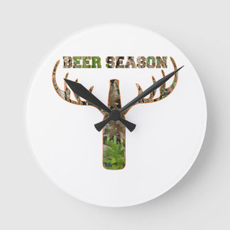 Jäger in der Biersaison - Geschenk für Jäger Runde Wanduhr