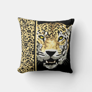 Jaguar mit Jaguarprint auf einem Sofakissen Kissen