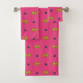 Jaguar pattern towel set: pink badhandtuch set (Insitu)