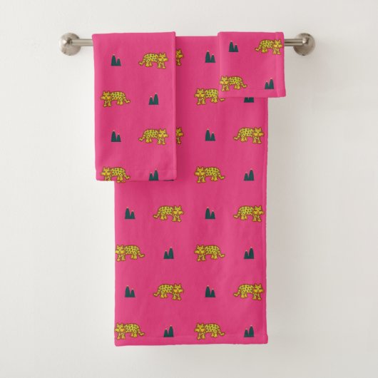Jaguar pattern towel set: pink badhandtuch set (Insitu)