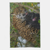 Jaguare in Liebe Geschirrtuch (Vertikal)