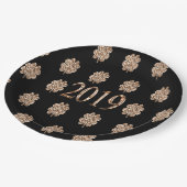 Jahr 2019 Elegante Black and Gold Vier Leaf Clover Pappteller (Schrägansicht)