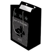 Jahr des Kaninchenschwarzen Glitzer Mittlere Geschenktüte (Rückseite Schrägansicht)