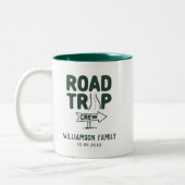 Jahr Sommerreisenfamilie Zweifarbige Tasse (Links)