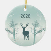 Jahr und Name personalisieren - Hirsch- und Baummu Keramik Ornament (Vorne)