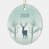 Jahr und Name personalisieren - Hirsch- und Baummu Keramik Ornament (Links)