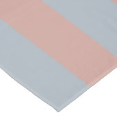 Jahrtausendrosa und eisblaue Farbblockstreifen Tischdecke (Schrägansicht)