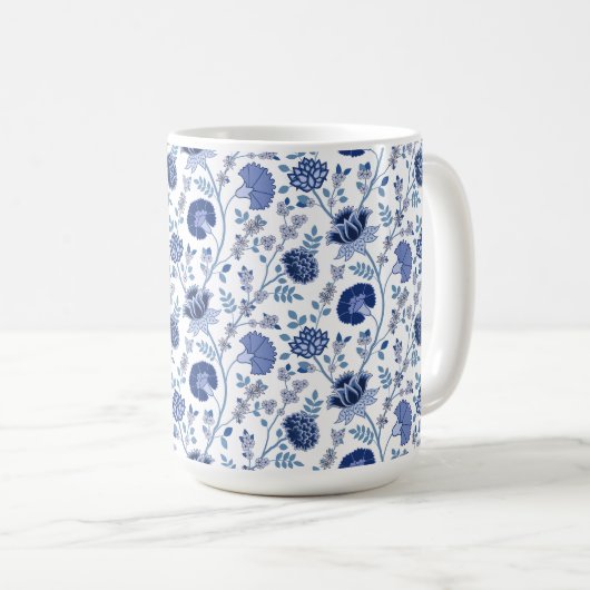 Jakobobsflorale Blues über Weiß Kaffeetasse (VorderseiteRechts)