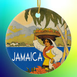 Jamaica Vintage Style Illustration Keramik Ornament<br><div class="desc">Dieses farbenfrohe Bild wurde aus einem Vintage-Reiseplakat für Jamaika in der Karibik umgestaltet. Der Name Jamaica wird in einem Retro-Deko-Schriftart hinzugefügt. Die Frau in der Illustration trägt einen Obstkorb auf ihrem Kopf,  mit dem Ozean und den Bergen im Hintergrund und den Blume des Hibiskus im Vordergrund.</div>