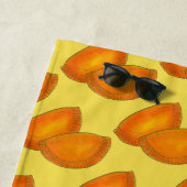 Jamaican Beef Patty Patties Pastry Personalisiert Strandtuch (Beispiel)