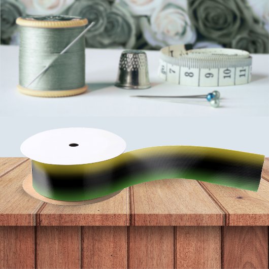 Jamaika-Farben strahlen schwarz, gelb und grün aus Satinband