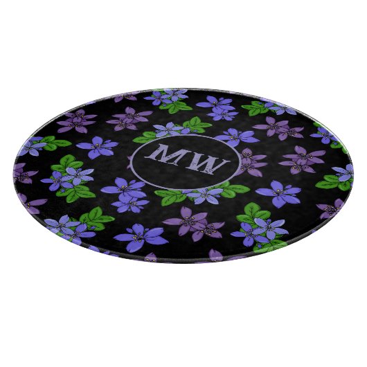 Jamaikanisches Purple Flowers Gemustert Monogram Schneidebrett (Ecke)