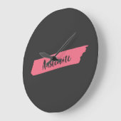 Jane Austen Modern Pink Brush Austenite Große Wanduhr (Winkel)