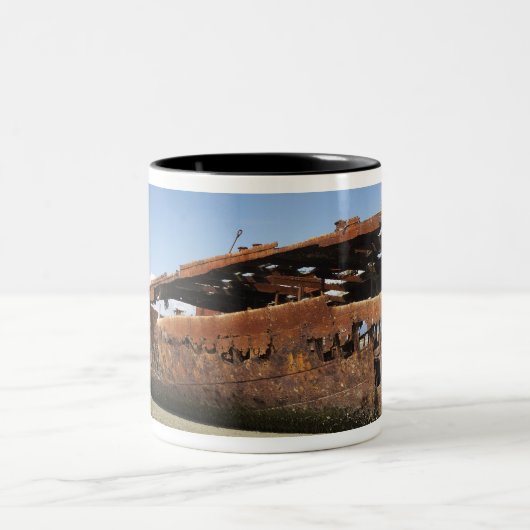 Janie Seddon Shipwreck, Motueka, Nelson Zweifarbige Tasse (Mittel)