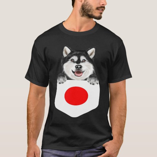 Japan Flag Alaskan Malamute Dog In Pocket T-Shirt (Vorderseite)