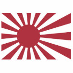 Japan Imperial steigende Sonnenflagge, Edo to W2 Fotoskulptur Magnet<br><div class="desc">Die "Rising Sun Flag" ist eine japanische Flagge (???, Kyokujitsu-ki), die aus einer roten Scheibe und sechzehn roten Strahlen besteht, die von der Scheibe ausgehen. Wie die japanische Nationalflagge symbolisiert die aufstrebende Sonnenflagge die Sonne. Die Fahne wurde ursprünglich von feudalen Kriegsherren in Japan während der Edo-Periode verwendet. Es wurde bis...</div>