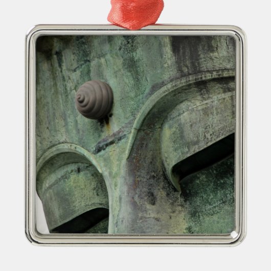 Japan, Kamakura. Der Große Buddha von Kamakura, Silbernes Ornament (Vorne)