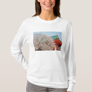 Japan, Kyoto. Kirschblüte des Shinto T-Shirt