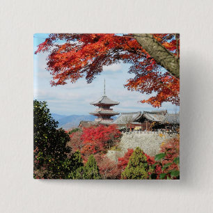 Japan, Kyoto. Kiyomizu-Tempel in Herbstfarbe Button