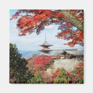 Japan, Kyoto. Kiyomizu-Tempel in Herbstfarbe Magnet