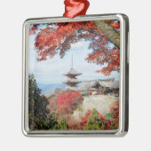 Japan, Kyoto. Kiyomizu-Tempel in Herbstfarbe Ornament Aus Metall (Links)