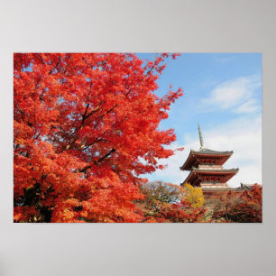 Japan, Kyoto. Kiyomizu-Tempel in Herbstfarbe Poster