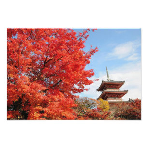 Japan, Kyoto. Kiyomizu-Tempel in Herbstfarben Fotodruck