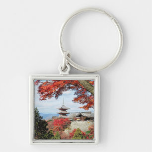 Japan, Kyoto. Kiyomizu-Tempel in Herbstfarben Schlüsselanhänger