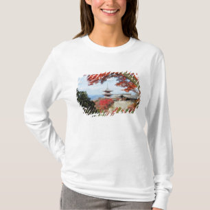 Japan, Kyoto. Kiyomizu-Tempel in Herbstfarben T-Shirt