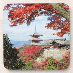 Japan, Kyoto. Kiyomizu-Tempel in Herbstfarben Untersetzer