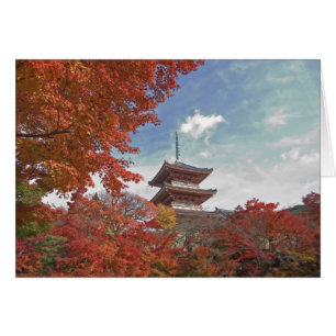 Japan, Kyoto, Pagode in Herbstfarben