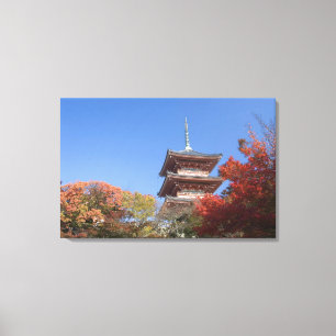 Japan, Kyoto, Pagode in Herbstfarben Leinwanddruck