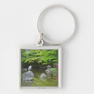 Japan, Kyoto. Reiher in frischen grünen Blättern Schlüsselanhänger